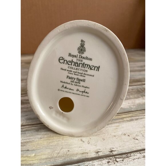 Royal Doulton Fairy Spell HN2979 Enchantment Collection Figurine 1983 - Picture 5 of 8